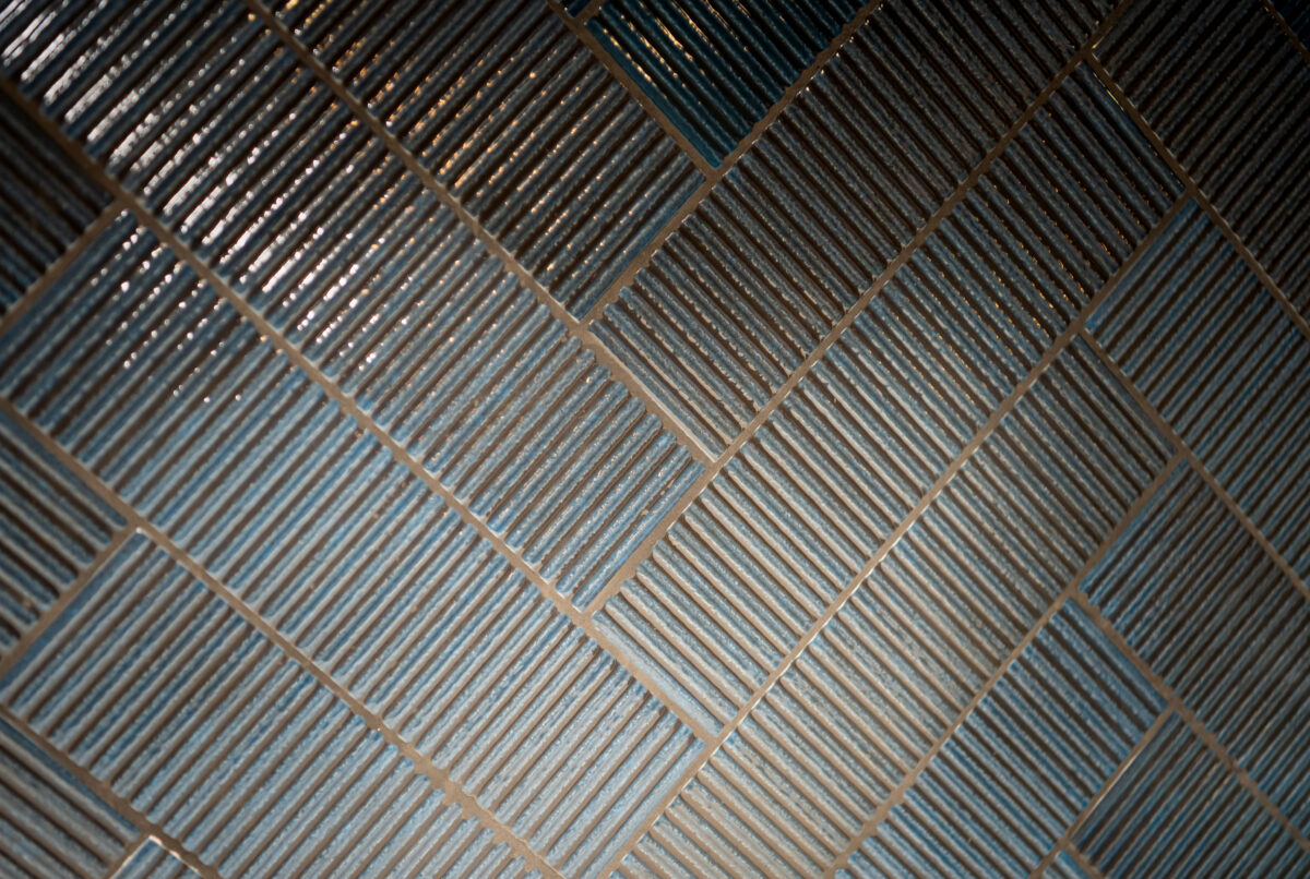 herringbone pattern tile backsplash